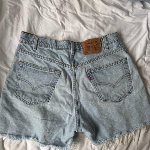 Levi’s Denim Women's Shorts - Picture 2 of 7